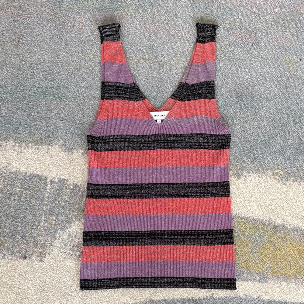 John + Jenn V-Neck Tank Top (L)